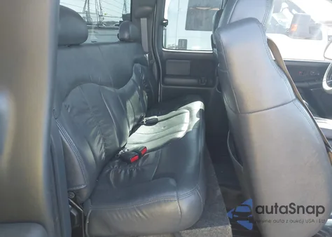 2001 Chevrolet Silverado 1500 Lt z USA, uszkodzony, nr VIN 1GCEC19T01Z121317